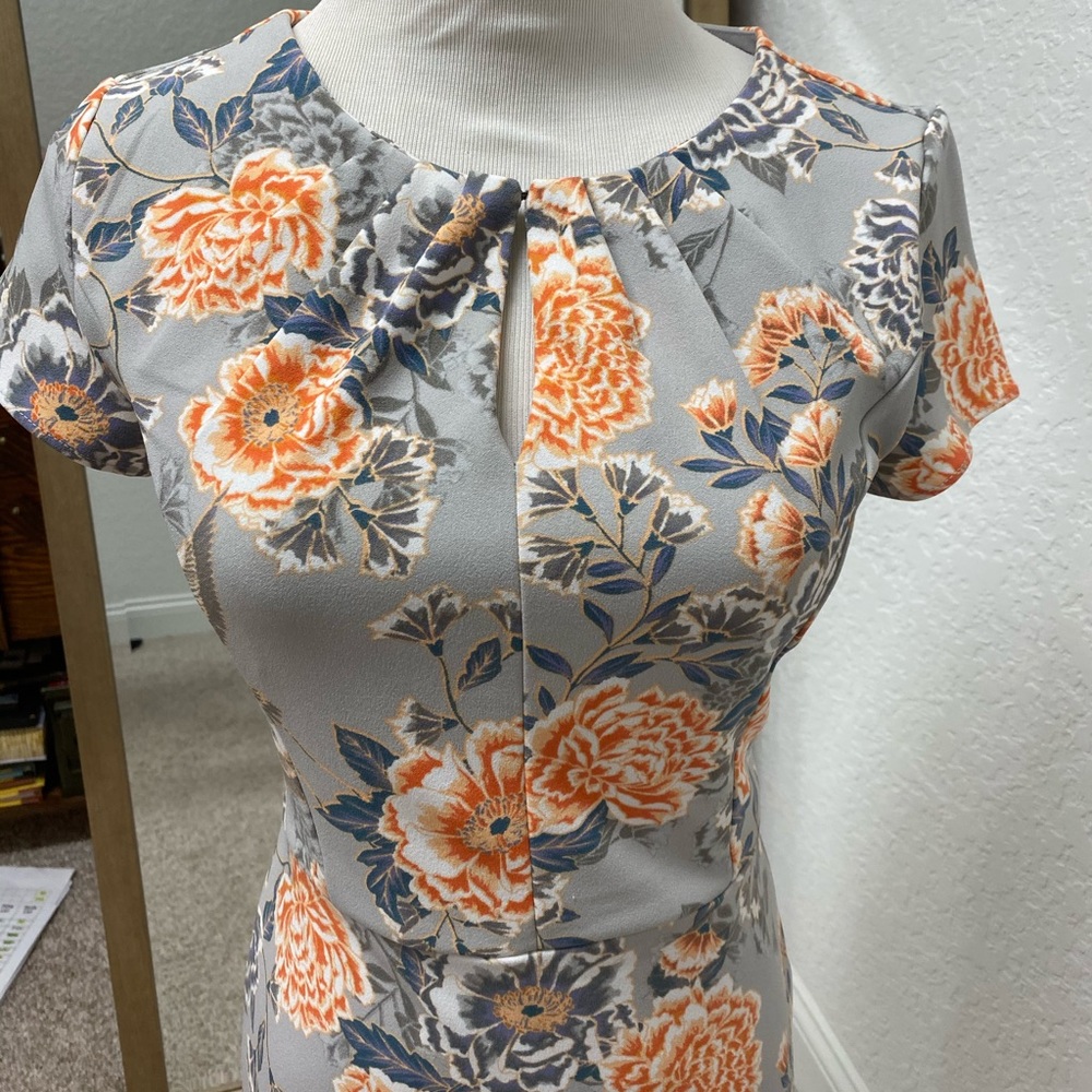 00P Banana Republic Gray Floral Dress